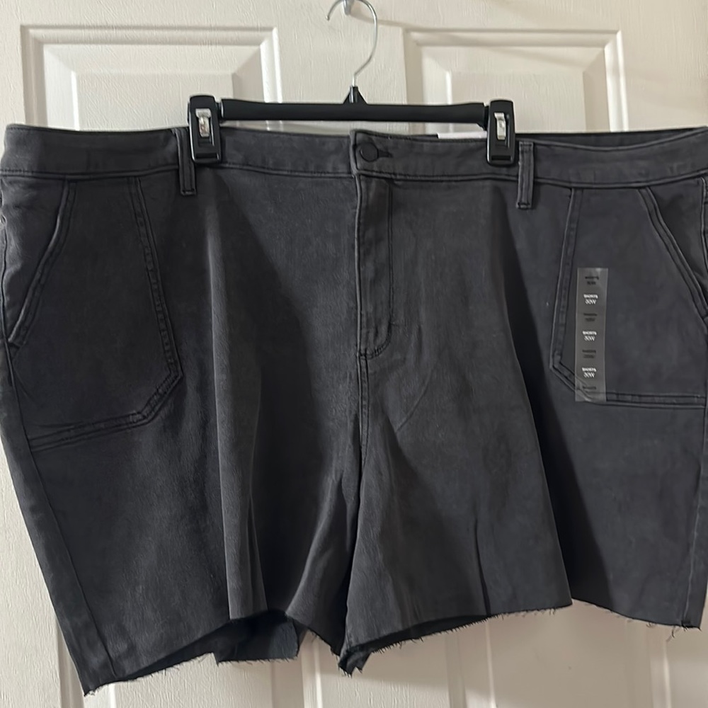 SONOMA BLACK HIGH RISE DENIM SHORTS: NEW WITH TAGS: SIZE 30W